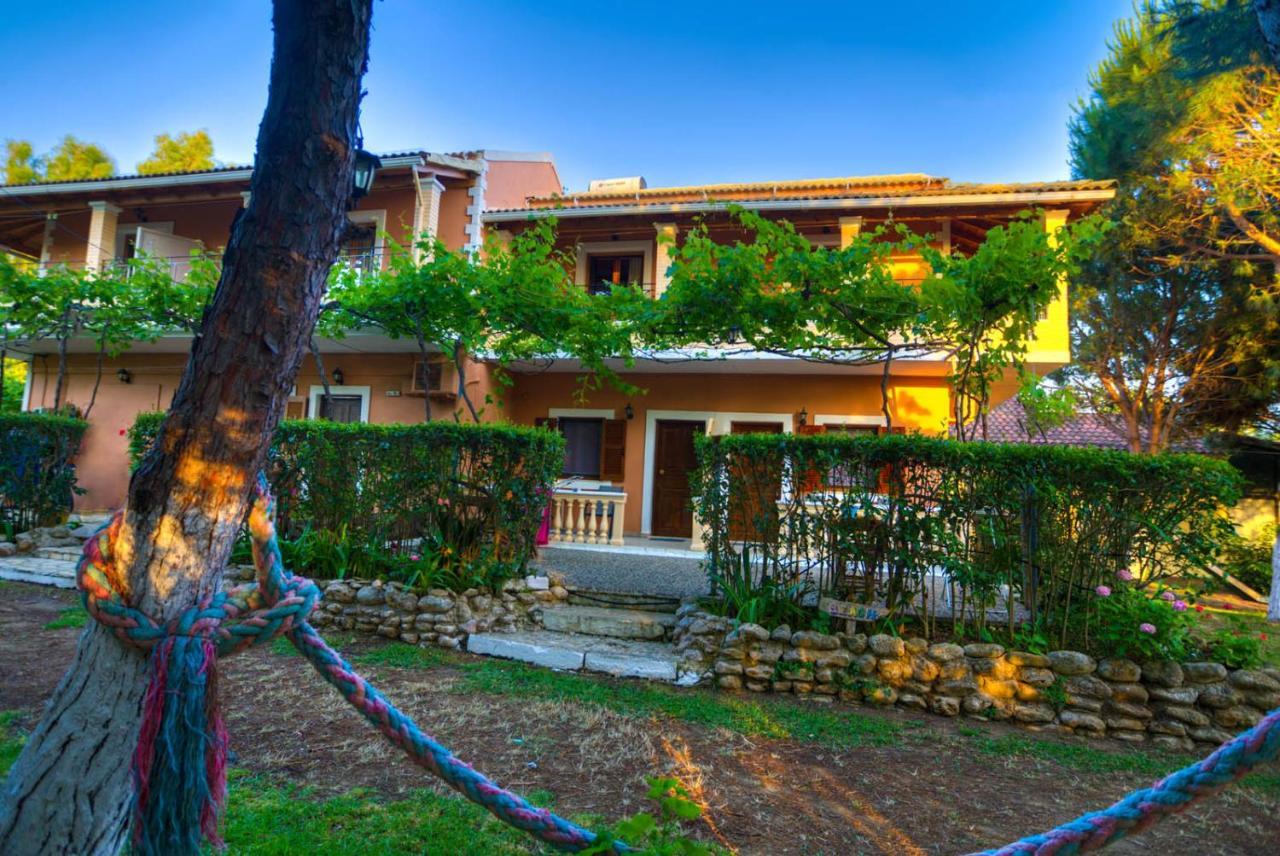 Christinas Lofts Apartment Agios Matthaios  ภายนอก รูปภาพ