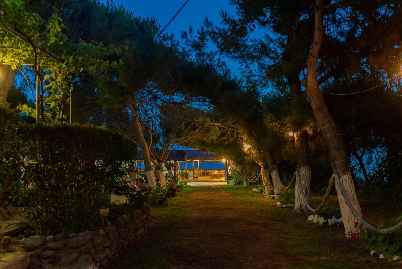 Christinas Lofts Apartment Agios Matthaios  ภายนอก รูปภาพ