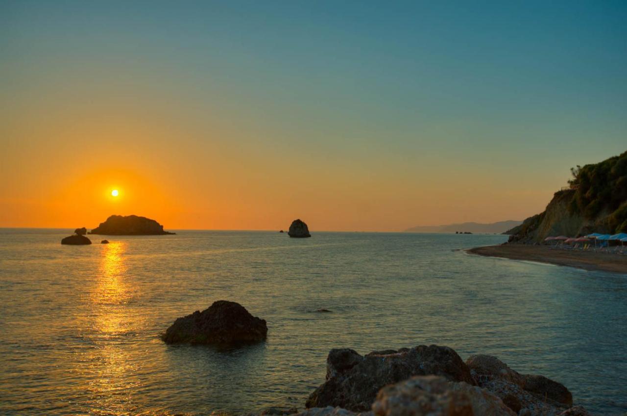 Christinas Lofts Apartment Agios Matthaios  ภายนอก รูปภาพ