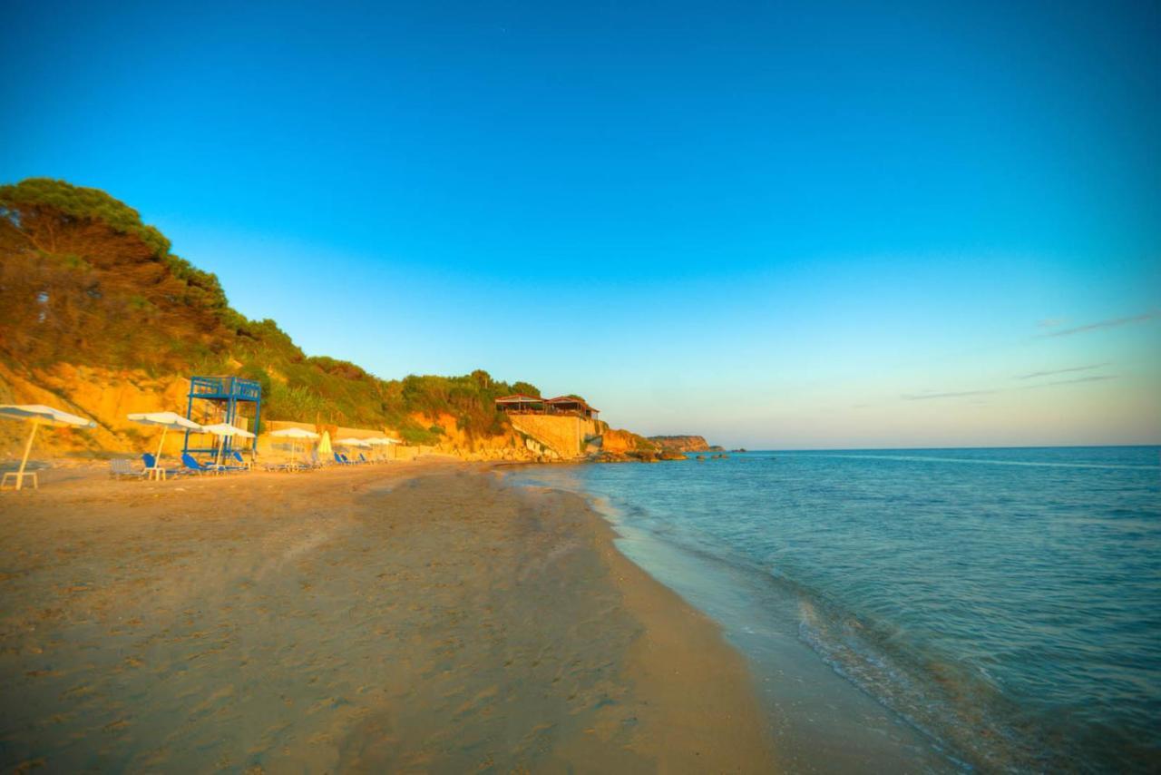 Christinas Lofts Apartment Agios Matthaios  ภายนอก รูปภาพ