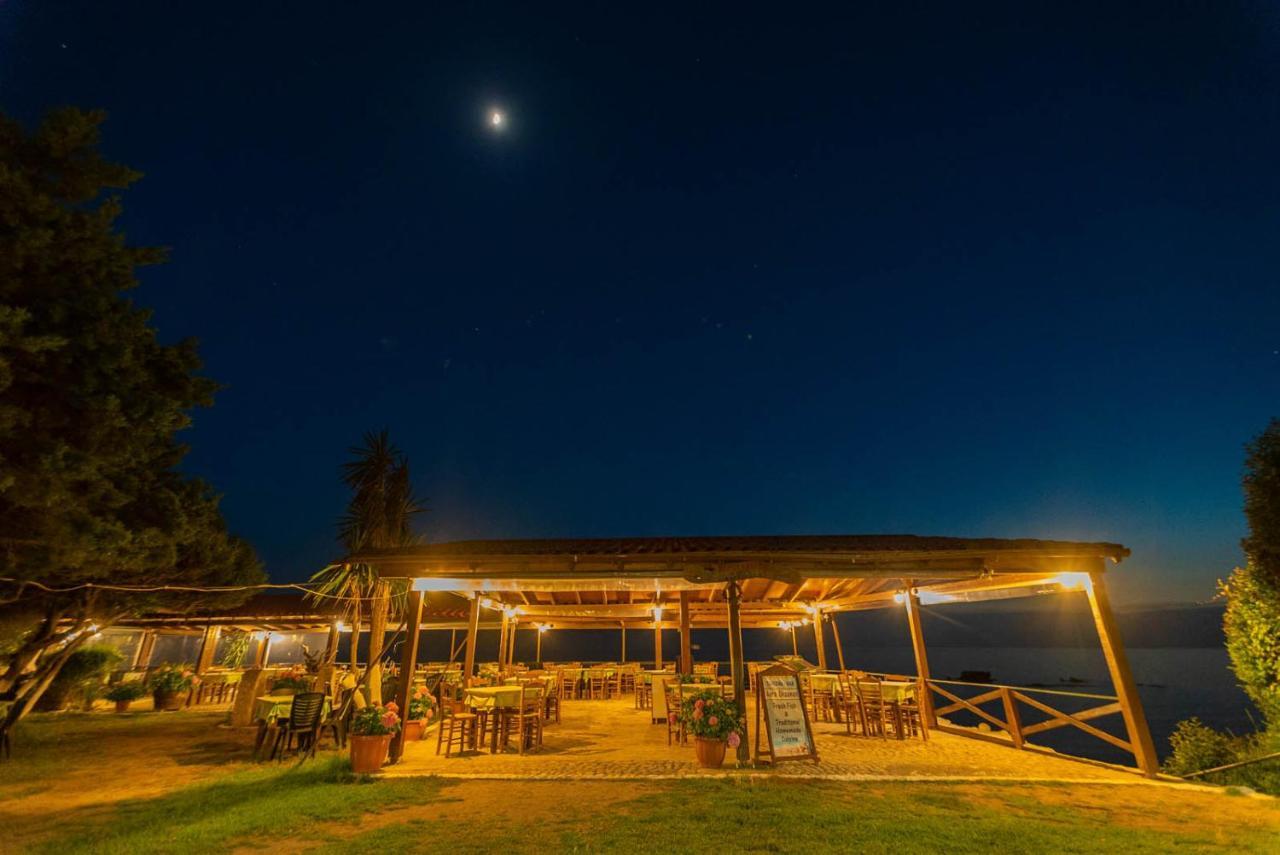 Christinas Lofts Apartment Agios Matthaios  ภายนอก รูปภาพ
