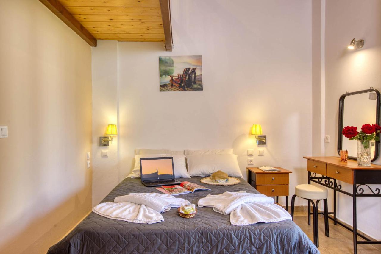 Christinas Lofts Apartment Agios Matthaios  ภายนอก รูปภาพ