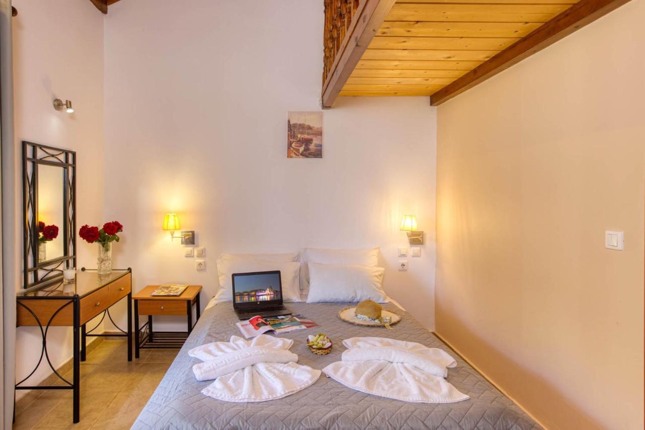 Christinas Lofts Apartment Agios Matthaios  ภายนอก รูปภาพ