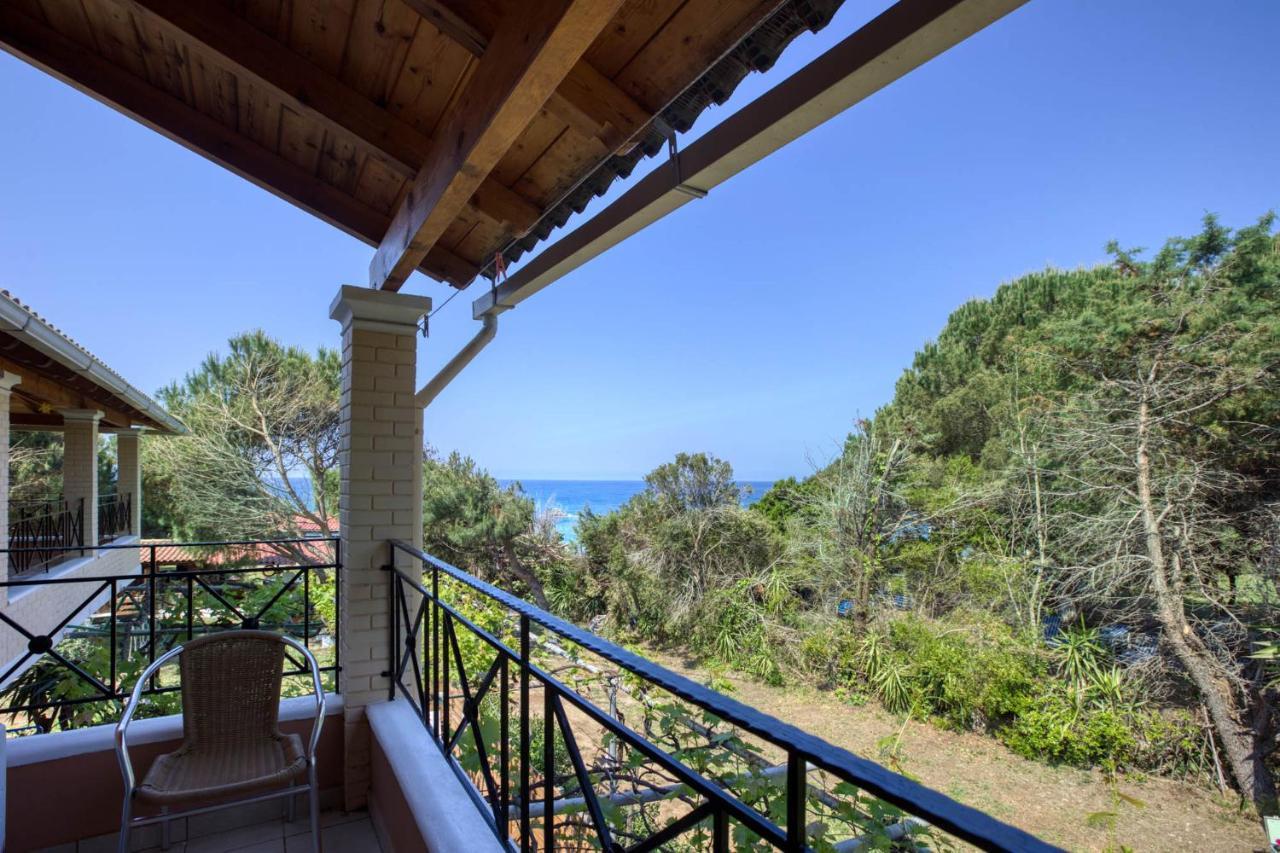 Christinas Lofts Apartment Agios Matthaios  ภายนอก รูปภาพ