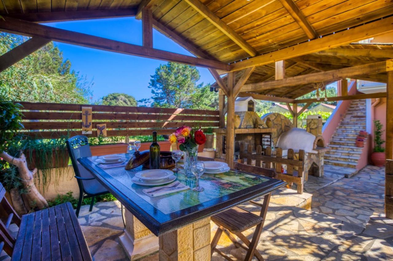 Christinas Lofts Apartment Agios Matthaios  ภายนอก รูปภาพ
