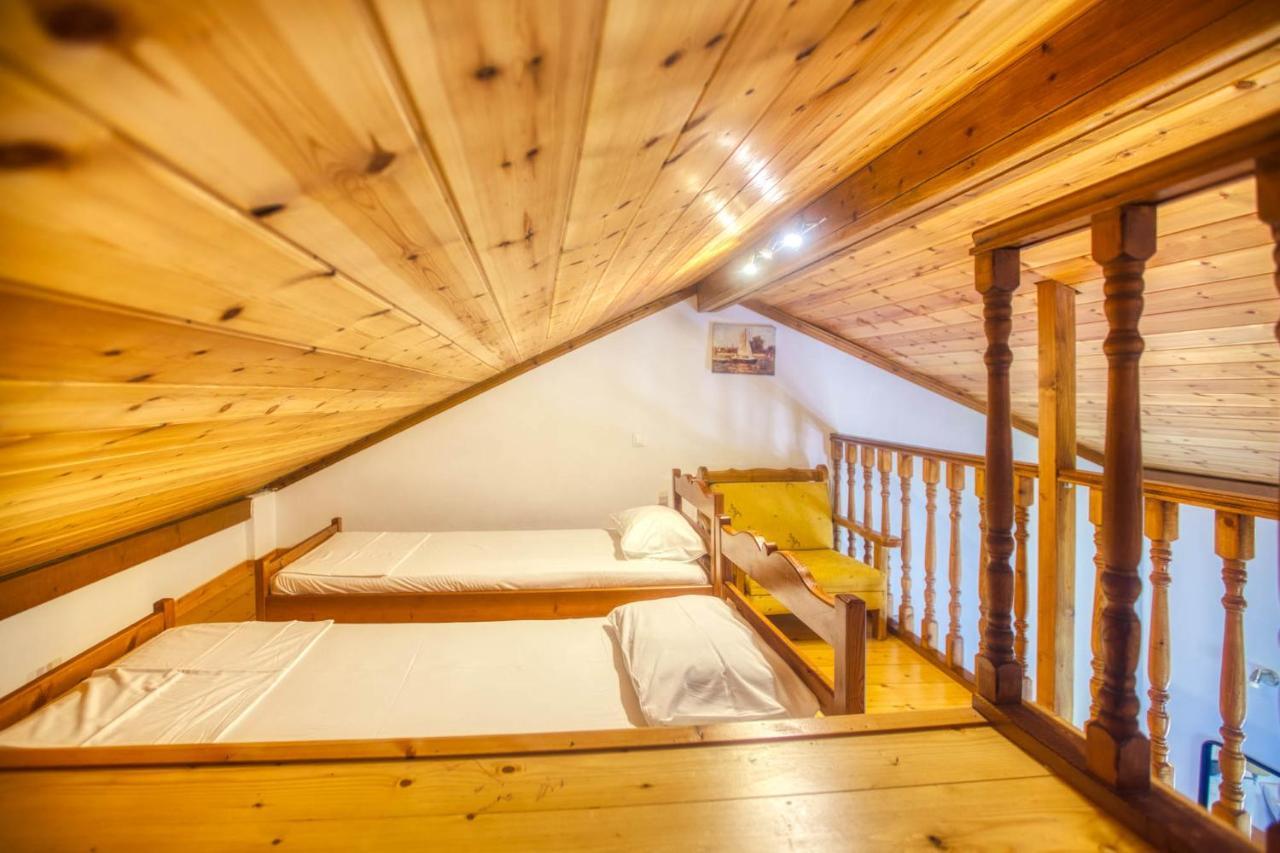 Christinas Lofts Apartment Agios Matthaios  ภายนอก รูปภาพ