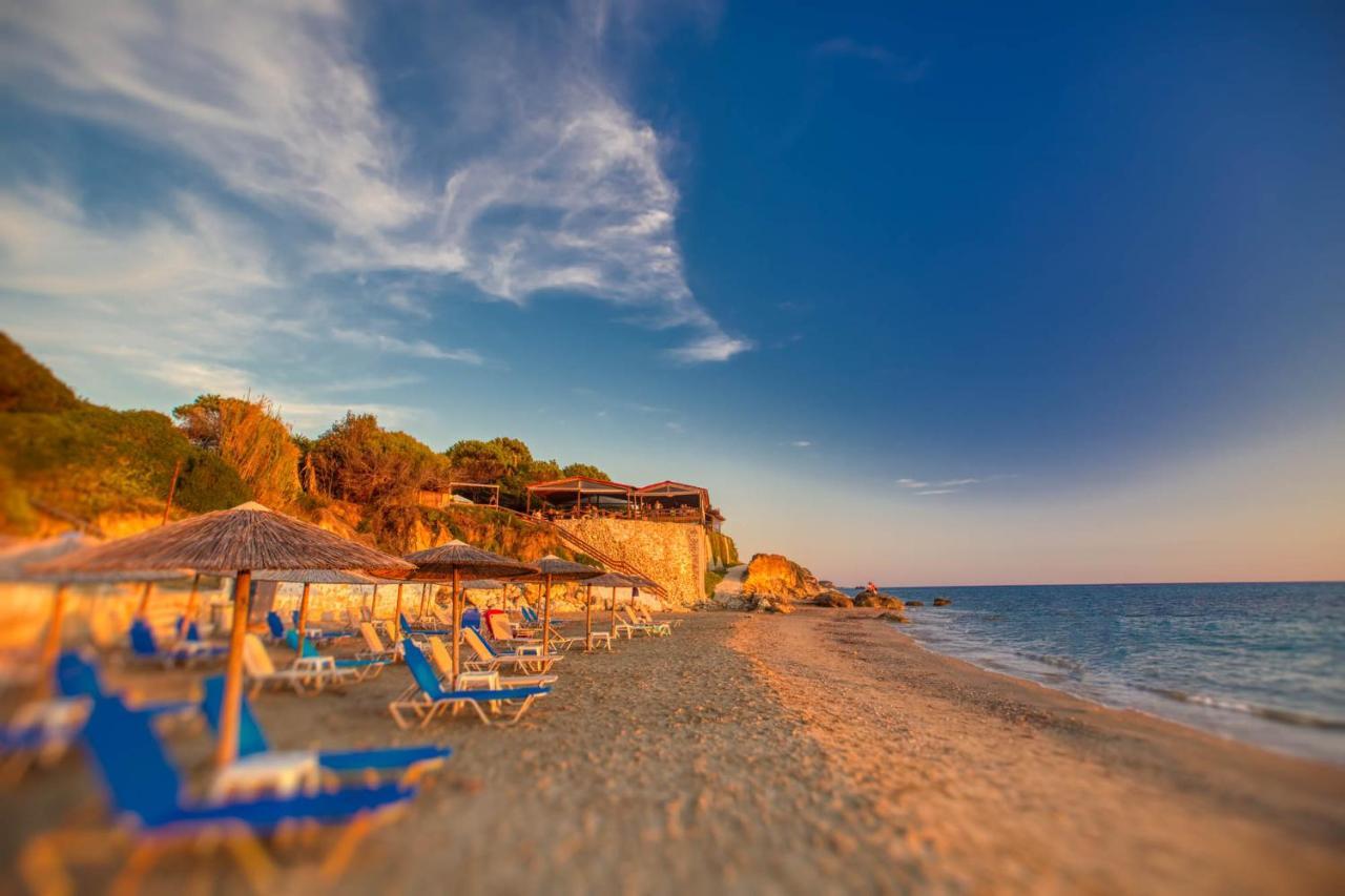 Christinas Lofts Apartment Agios Matthaios  ภายนอก รูปภาพ
