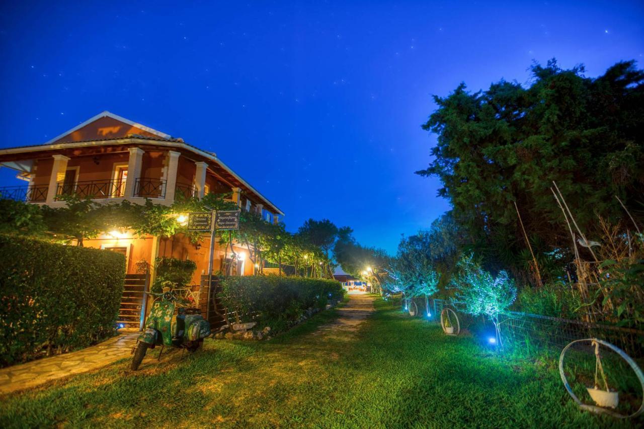 Christinas Lofts Apartment Agios Matthaios  ภายนอก รูปภาพ