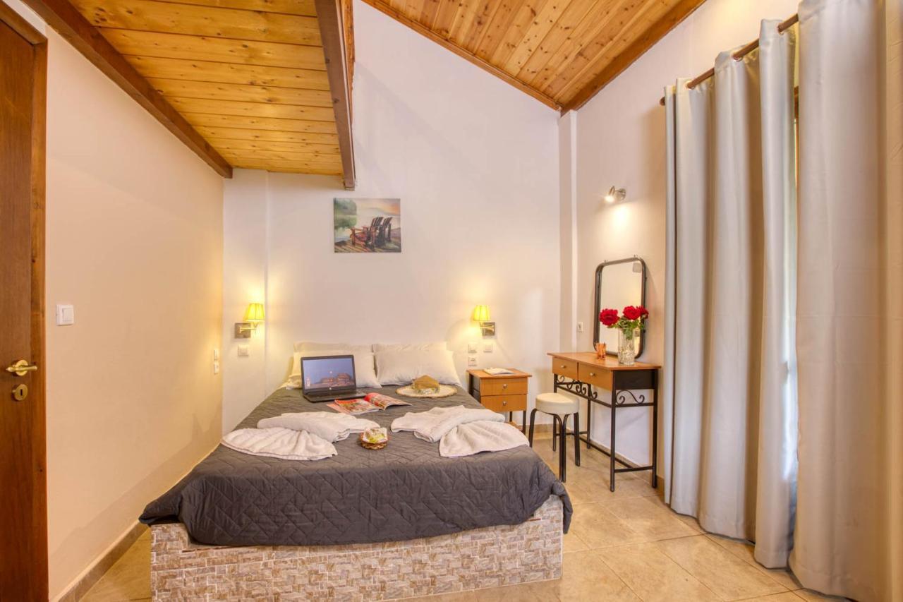 Christinas Lofts Apartment Agios Matthaios  ภายนอก รูปภาพ