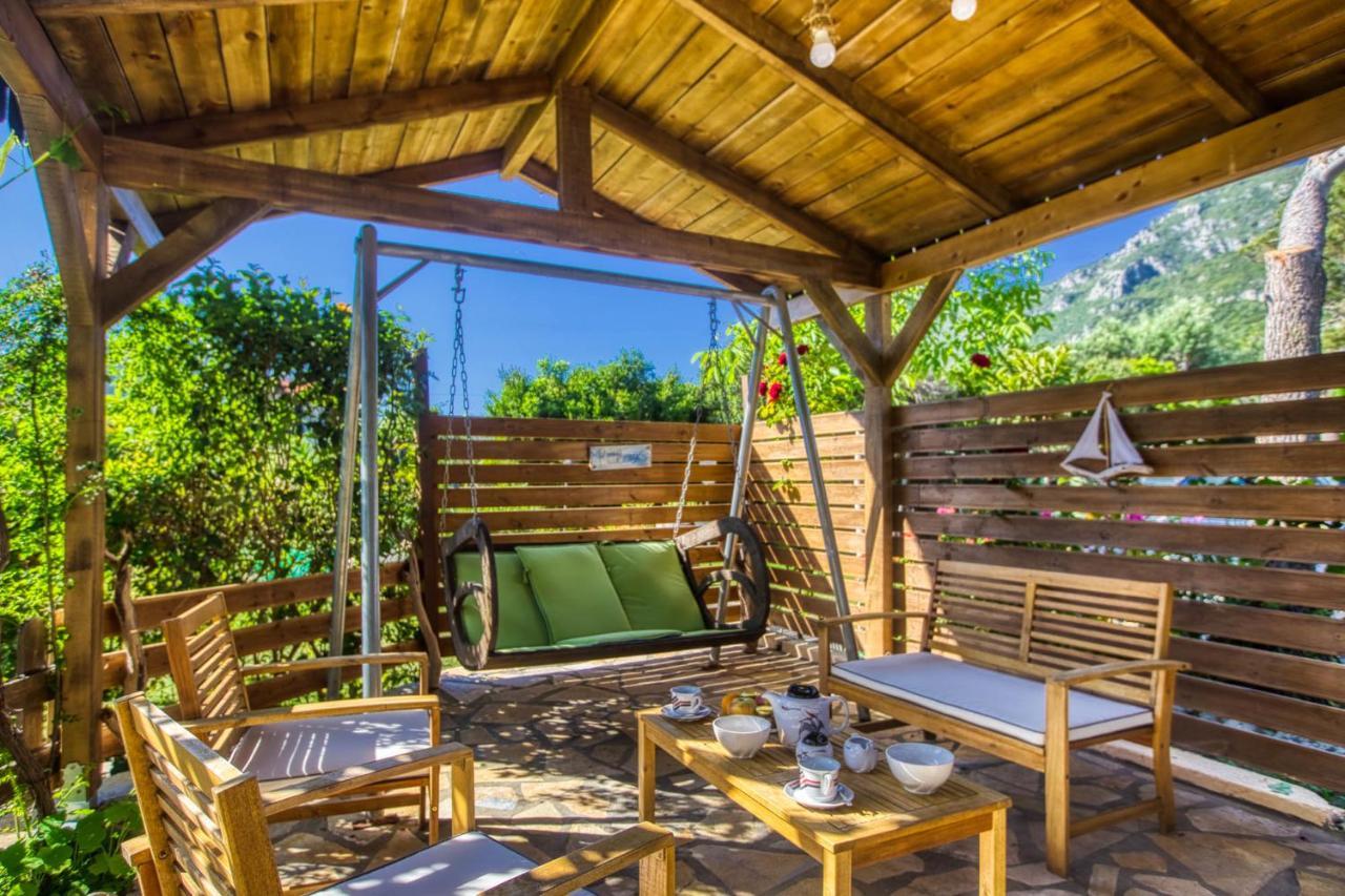 Christinas Lofts Apartment Agios Matthaios  ภายนอก รูปภาพ