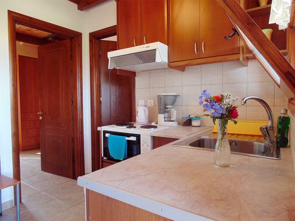 Christinas Lofts Apartment Agios Matthaios  ภายนอก รูปภาพ