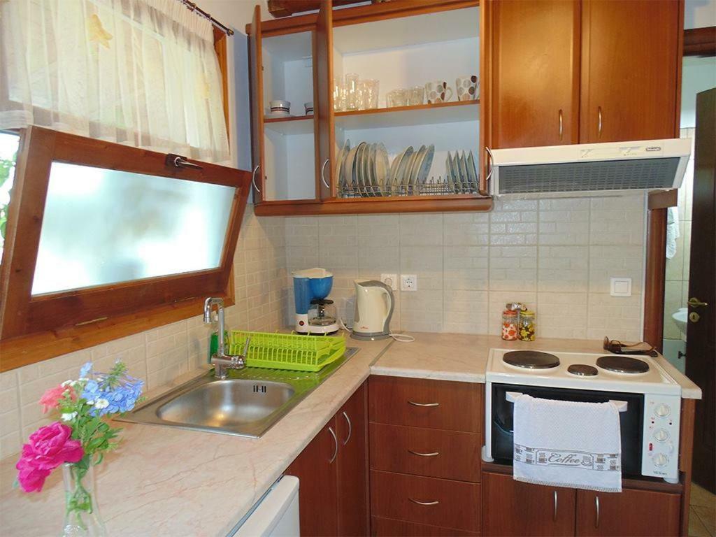 Christinas Lofts Apartment Agios Matthaios  ภายนอก รูปภาพ
