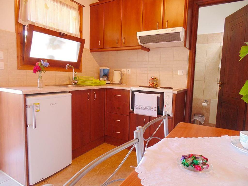 Christinas Lofts Apartment Agios Matthaios  ภายนอก รูปภาพ